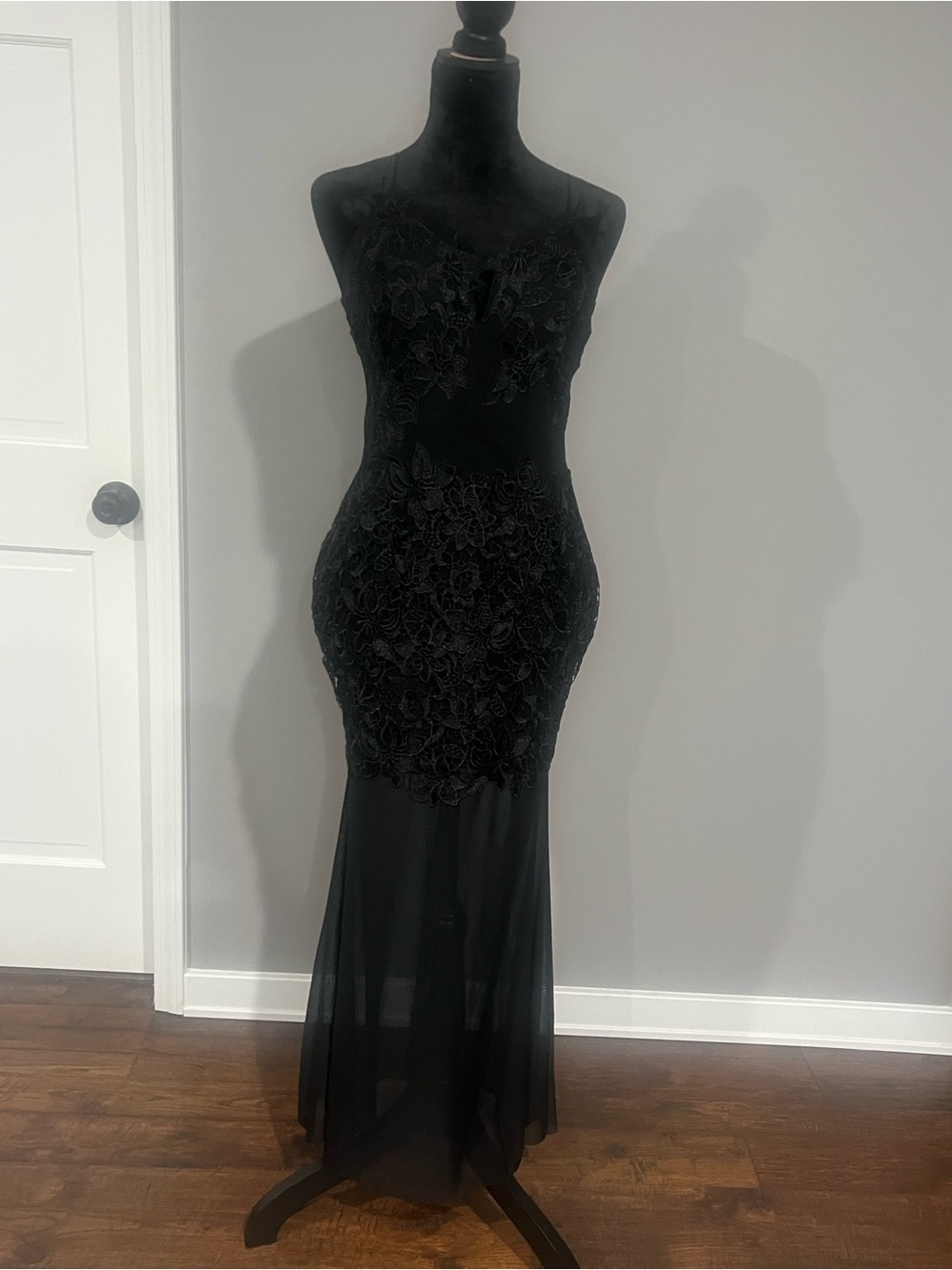 Entry Black Strapless Lace Mermaid Gown
